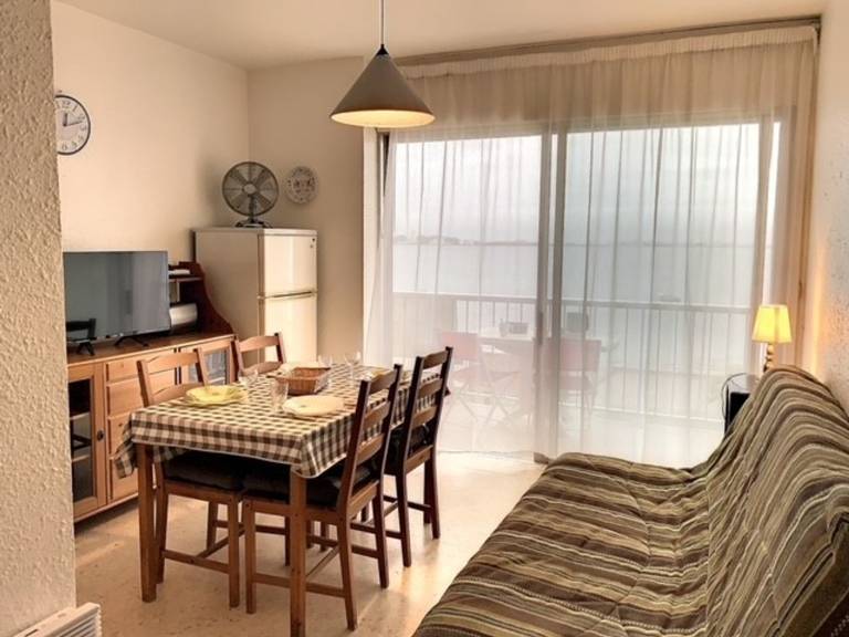 Air-Conditioned Apartment, Pets Allowed, Facing the Pond in Balaruc-les-Bains