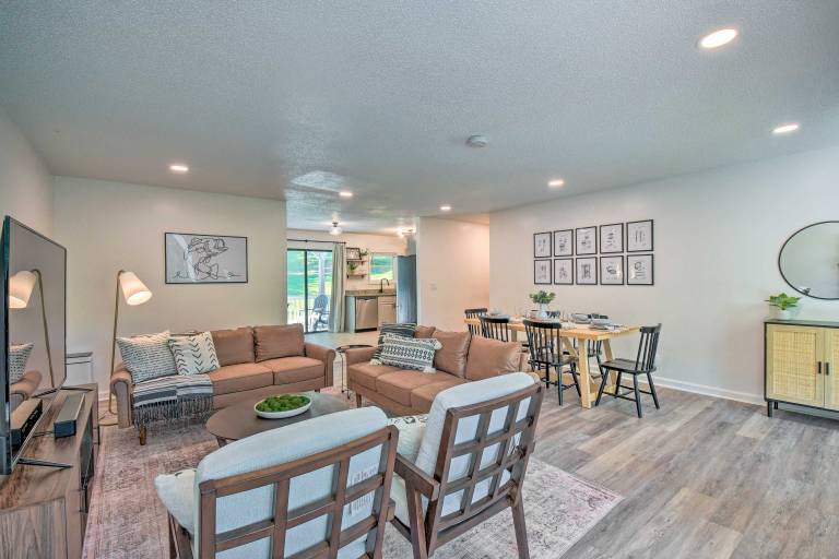 Lakefront Townville Gem w/ Boat Dock & Kayaks — photo 5