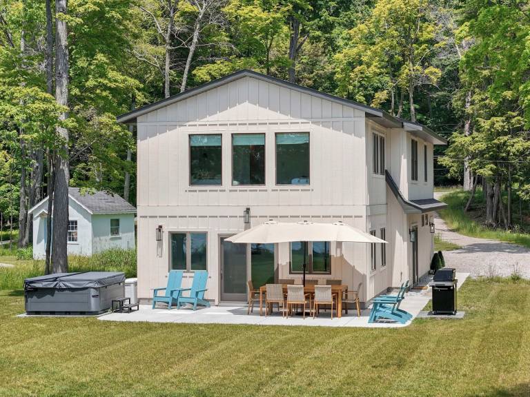 House  Glen Arbor