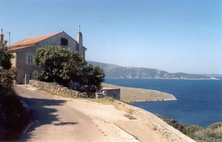 hiša Ustrine