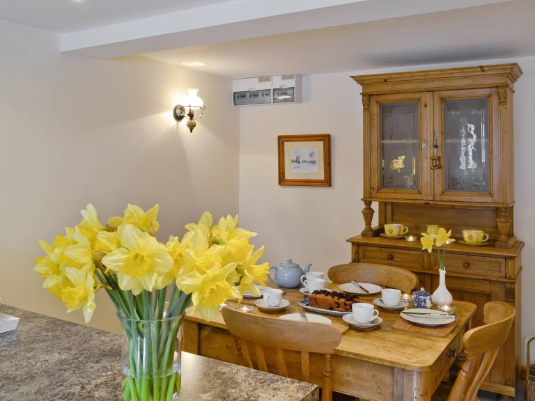 Cottage with garden — photo 4