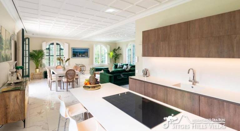 Villa De Los Leones in heart of Sitges by Beach and Town with A/C and Games — photo 2