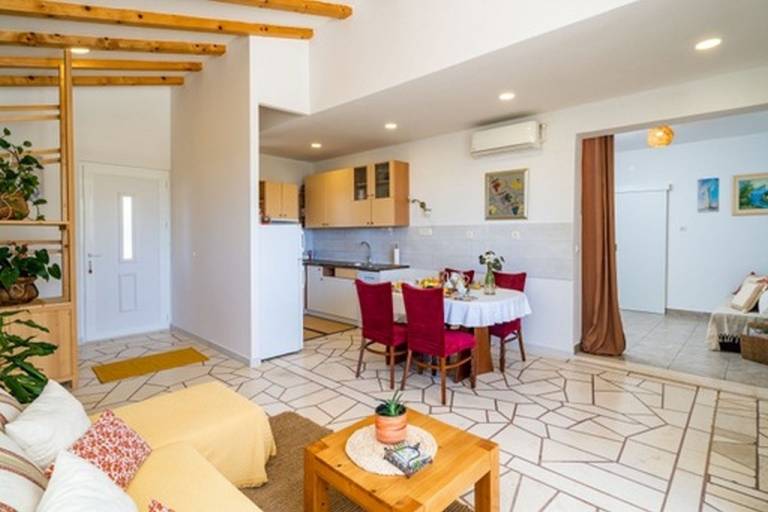 Apartment with garden & patio | Sea view — photo 5
