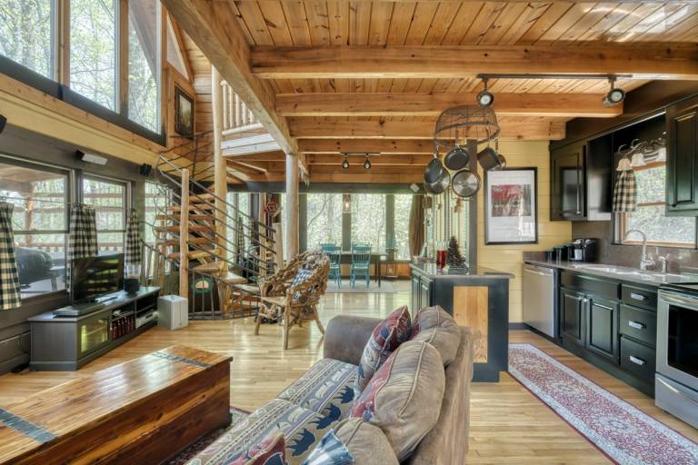 Fully equipped cabin with BBQ, hot tub & pool | Pet-friendly — photo 2