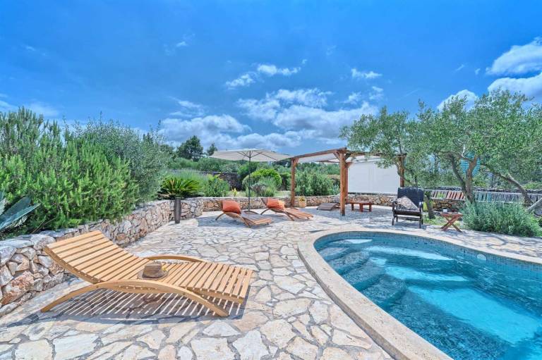 Cottage Lost Paradise - 3 stone houses surrounded by 3000 m2 garden with heated pool by MyWaycation — photo 2