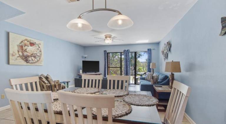 5 minutes walk to beach, Family Friendly condo with shared pool, tennis court — photo 4