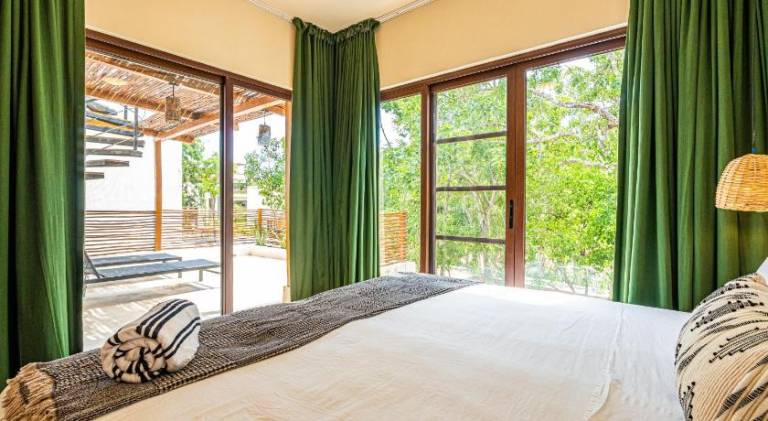 Beautiful villa with pool & hot tub | Pet-friendly — photo 2