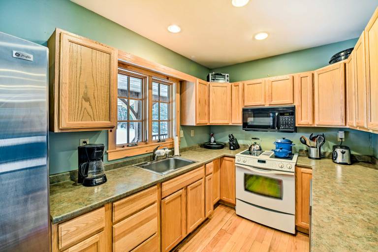 West Dover Home w/ Deck  2 Mi to Mount Snow! — photo 2