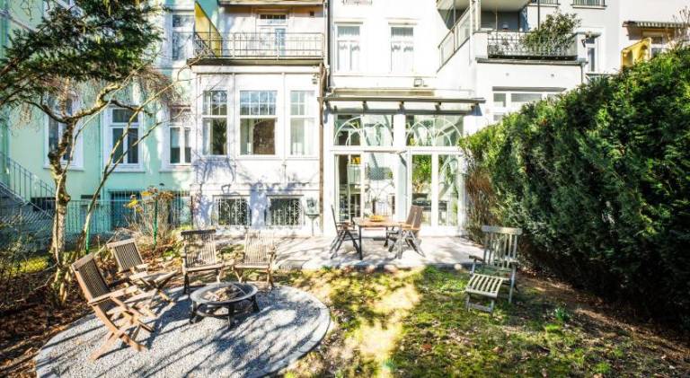 Holiday apartment with yard & terrace — photo 2