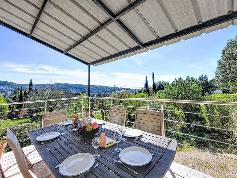 Vacation home with private pool, terrace & yard | Pet-friendly — photo 3