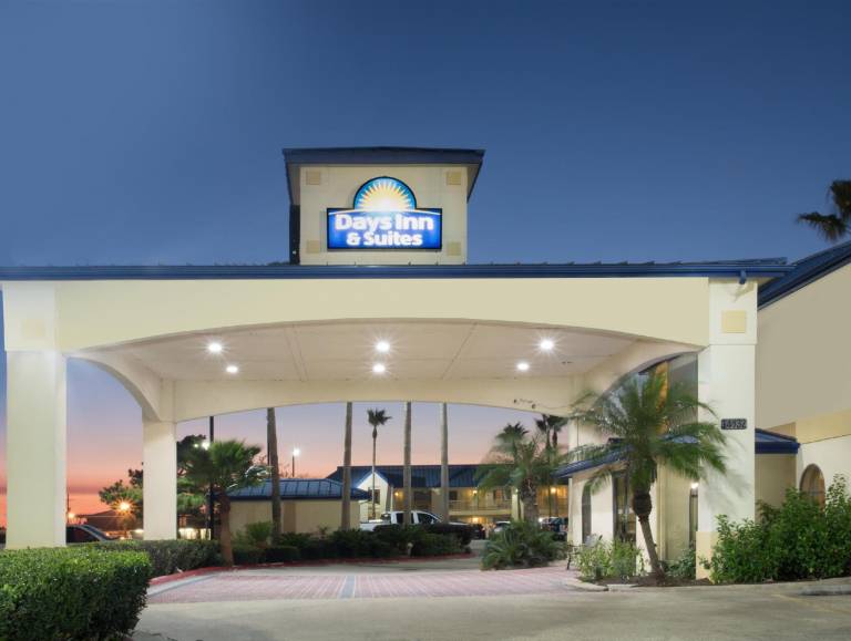 Days Inn & Suites by Wyndham Winnie in Winnie, TX