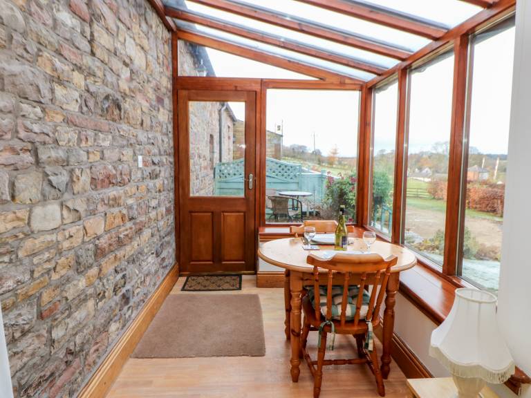 Cottage with yard, terrace & jacuzzi | Dogs allowed — photo 5
