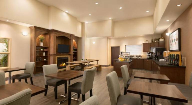 Ramada by Wyndham Drayton Valley — photo 4