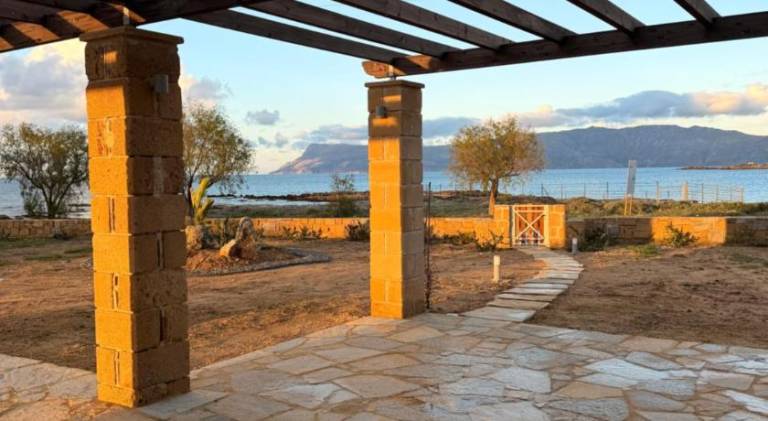 Seafront villa with panoramic view — photo 4