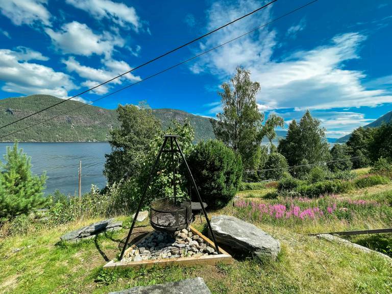 Vacation home with patio, hot tub & sauna | Water view — photo 3