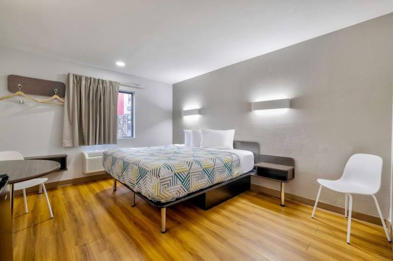 Motel  Upper Baseline
