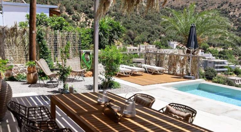 Vacation home with pool — photo 4