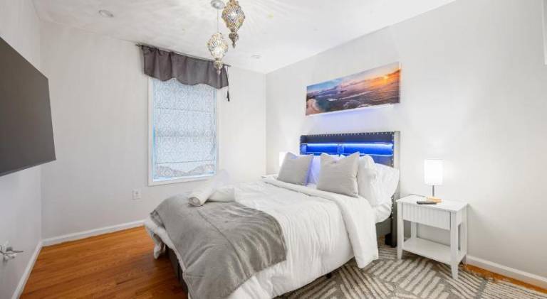 Charming Boston Retreat 3BR Parking Perfect for Families & Groups — photo 2