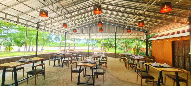 Sun & Roots Lodge Restaurant and Bar — photo 2