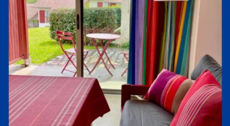 Nice holiday apartment with pool | Pet-friendly in Ainhoa