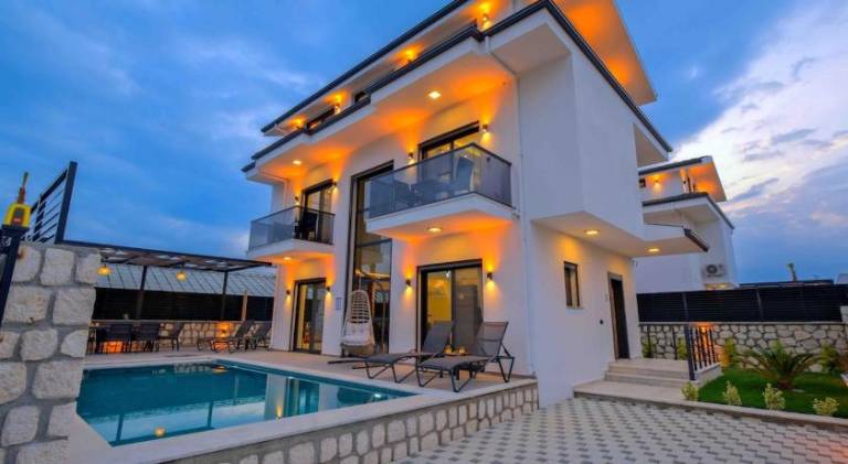 Villa with terrace, hot tub & BBQ | Dogs allowed in Fethiye
