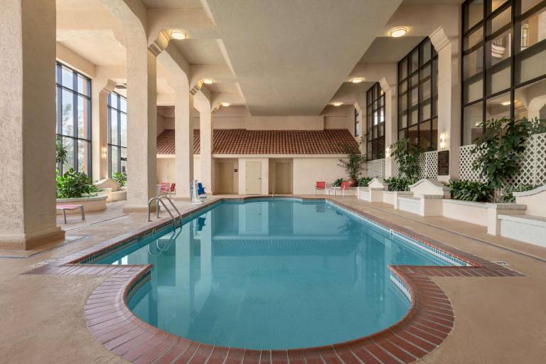 Embassy Suites by Hilton Baton Rouge — photo 3