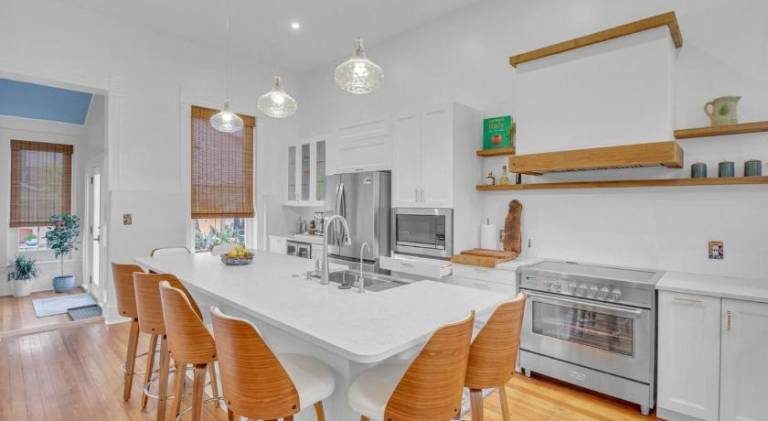Fully equipped villa with terrace & BBQ | Next to Tower of the Americas | Perfect for remote work | Pets are welcome — photo 3