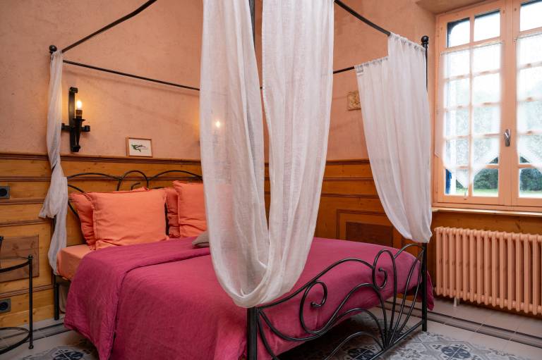 Bed and Breakfast 'Chambre Lancelot' with Shared Terrace, Shared Garden and Wi-Fi in Pontivy