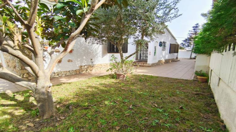 Villa with BBQ, patio & yard | Dogs allowed — photo 5