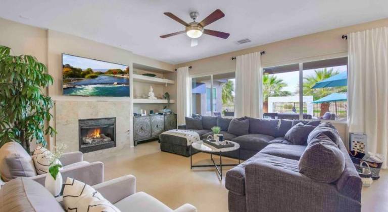 House with hot tub & pool — photo 4