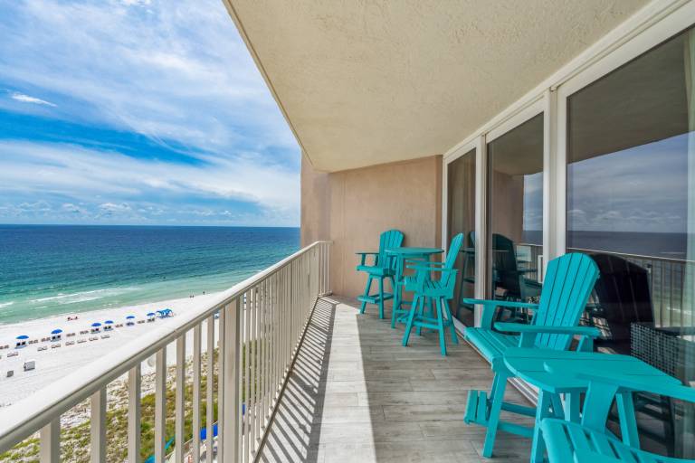 Beachfront Renovated Free Beach Package FLPCB5