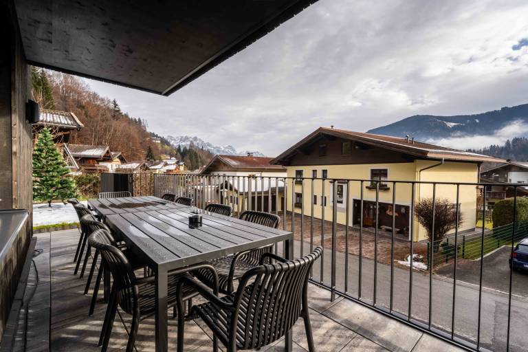 Child-friendly lovely rental apartment with patio, barbeque & sauna | Mountain view | Pet-friendly — photo 3