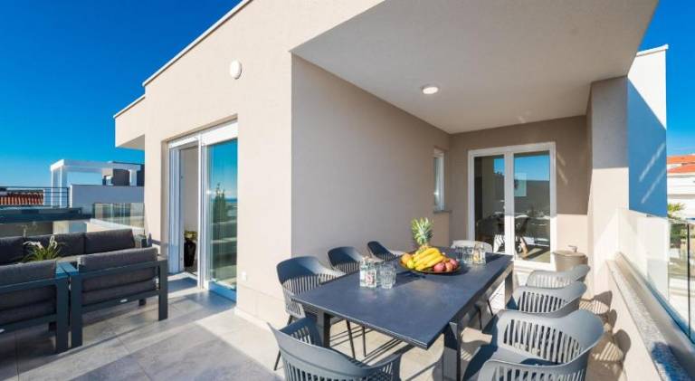 Apartment with pool, grill & terrace — photo 5