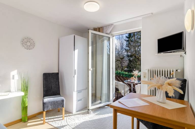 Studio Apartment 'Nr 6' with Shared Terrace, Shared Garden and Wi-Fi in Villingen-Schwenningen