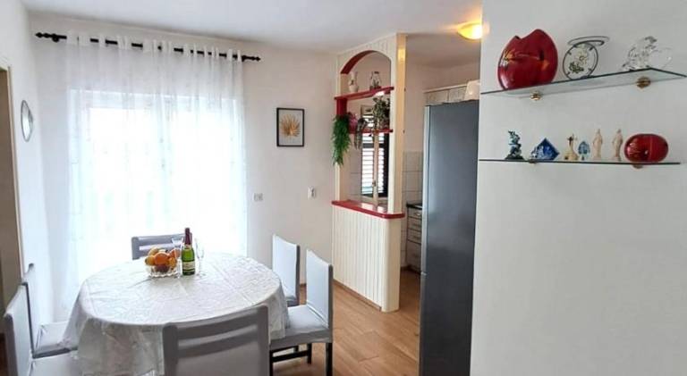 Holiday apartment with 3 rooms for 6 persons — photo 5