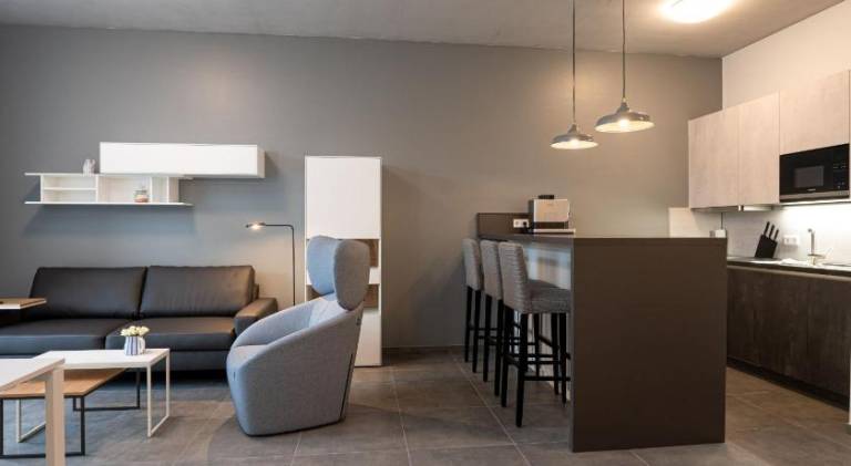 Serviced apartment with garden & patio — photo 5