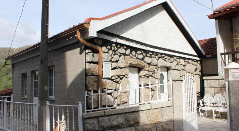 Vacation home with patio & BBQ in Braga
