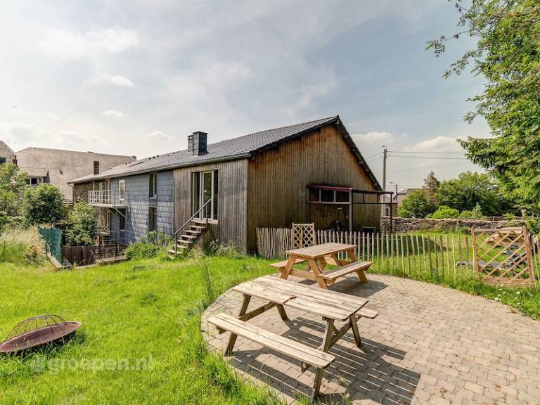 Vacation home with yard, terrace & barbeque in Dinant