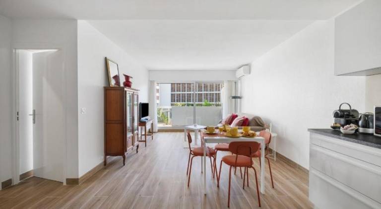 Fully equipped apartment with patio & private pool | Beach nearby | Dogs allowed — photo 3