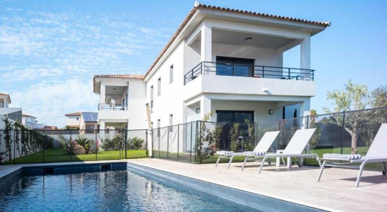 Holiday apartment with yard, private pool & barbecue — photo 2