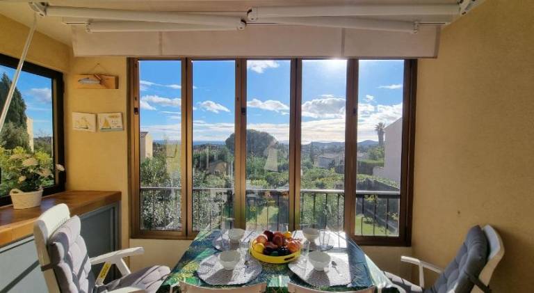 Fully equipped rental apartment with patio & pool | Pet-friendly — photo 3