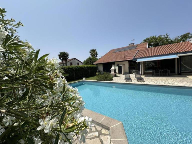Gite with pool, grill & garden | Dogs allowed — photo 2