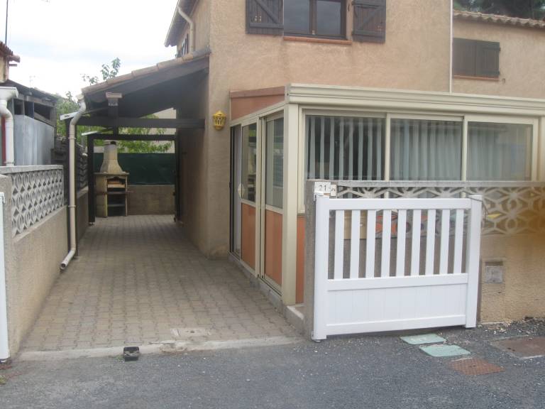 Vacation home with barbeque | Beach view — photo 2
