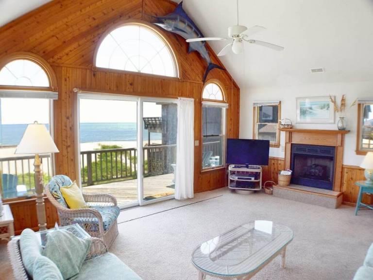 Fabulous oceanfront home, beautifully decorated with ocean to sound views. — photo 4