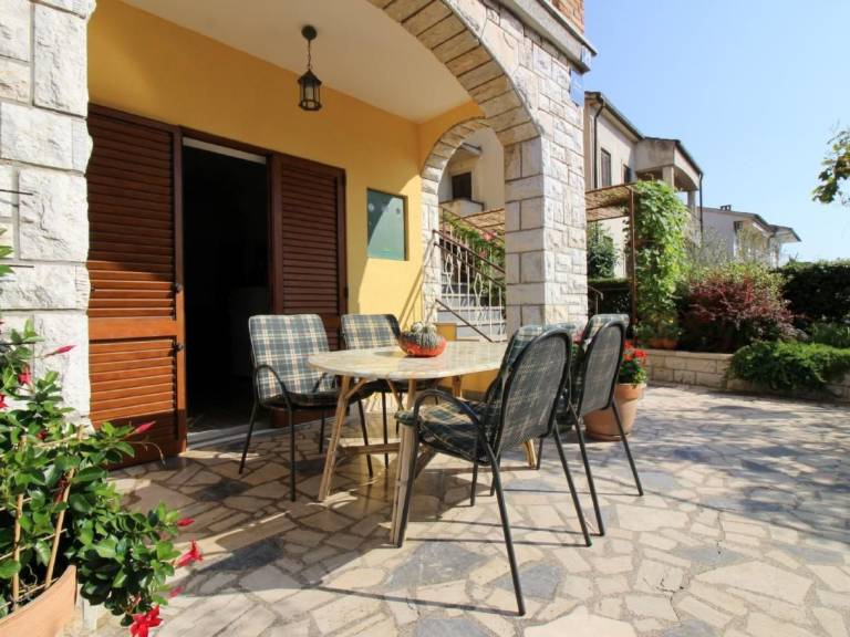 Apartment with grill, terrace & yard | Nature view | Pets allowed — photo 2