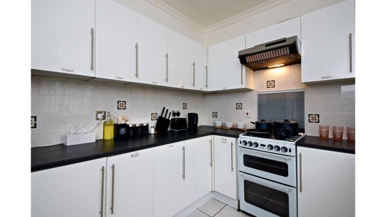 Spacious 6 Bedroom Fully Furnished Holiday Home
