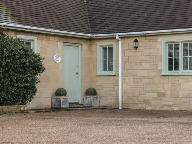 Family-oriented pleasant cottage with garden, terrace & jacuzzi | Pet-friendly — photo 2