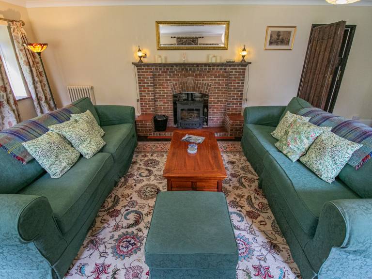 Cottage with garden — photo 4