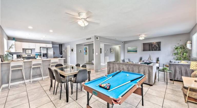 House with barbecue & private pool in Vega, CA
