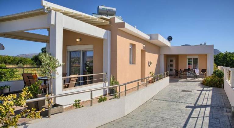 House with 2 rooms for 5 persons — photo 4
